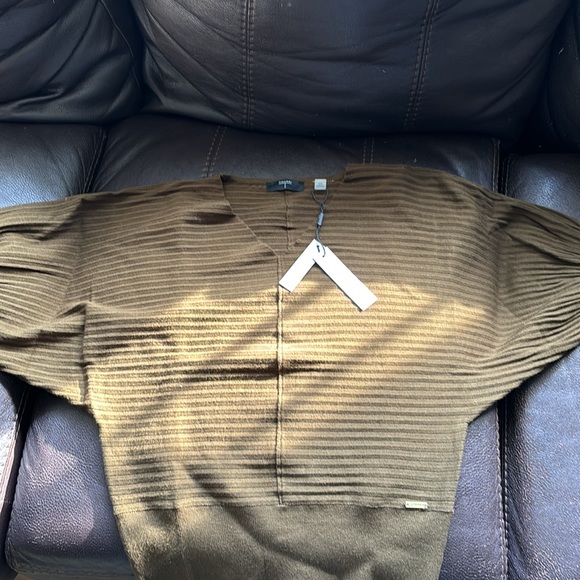 NWT Tahari wide sleeve sweater size small - Picture 11 of 11